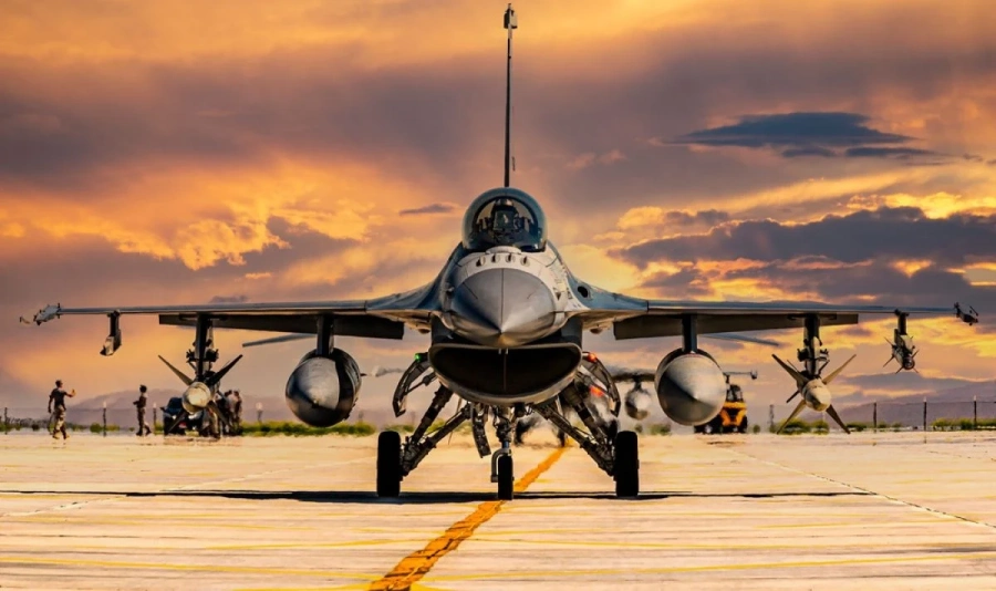 Полша готова да обучи украински пилоти за F-16, след като САЩ одобриха  