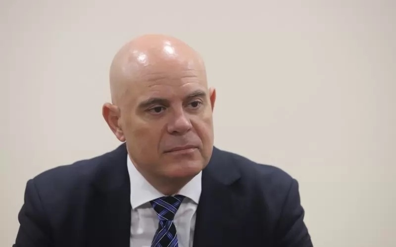 Гешев се яви с адвокат във ВСС