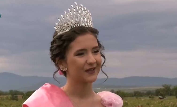 16-годишната Антония Лалова е Царица на розите на 2023 година