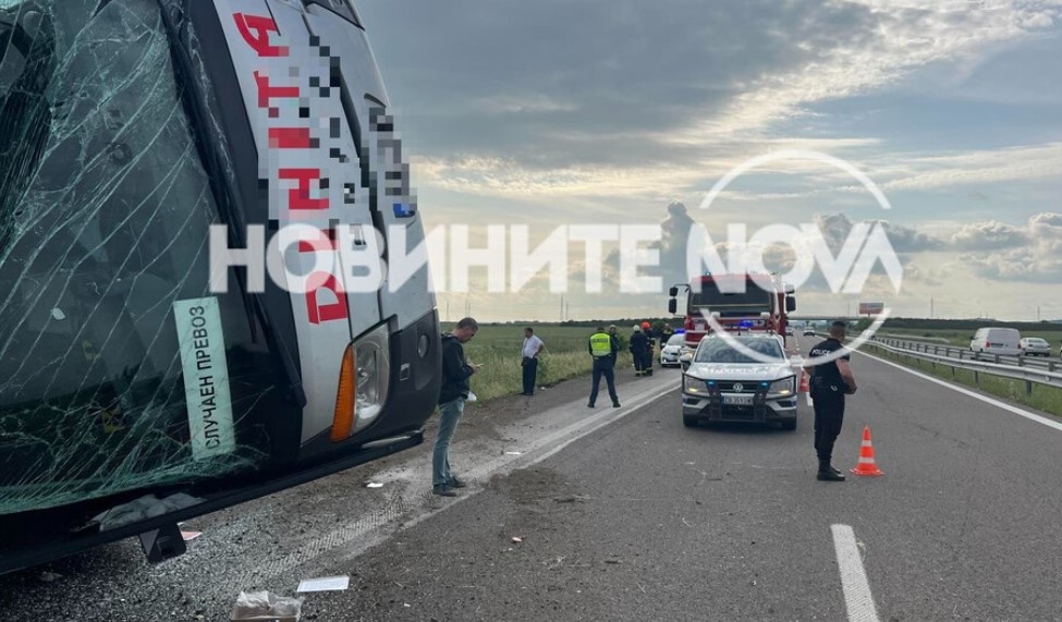 Катастрофа с туристически автобус е станала край Бургас. Инцидентът е станал