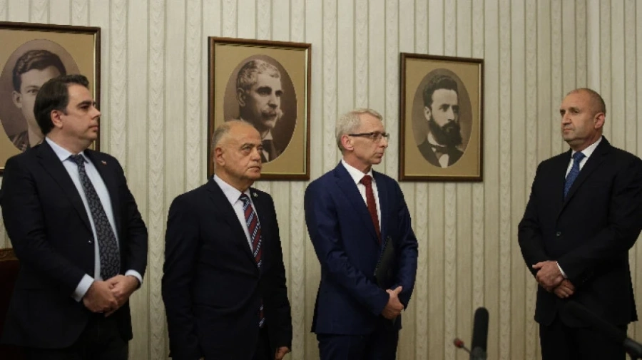 Президентът връчи на ПП/ДБ втория мандат за правителство
