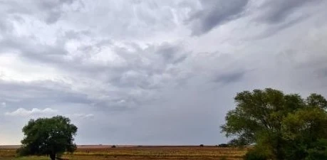 Днес облачно с максимални температури между 22° и 27°