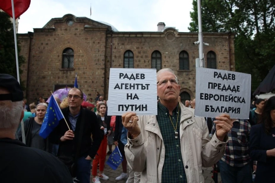 Нов протест срещу Радев и шествие за парламентарна република