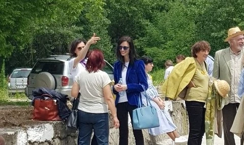 Мария Габриел и дипломати попаднаха в авария с влак