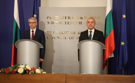Донев предаде властта на новия кабинет, премиерът Денков: Гърбина да ни е яка