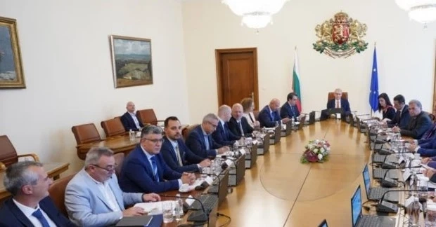 Премиерът Денков пред министрите: Никой няма да ни даде 100 дни, действайте