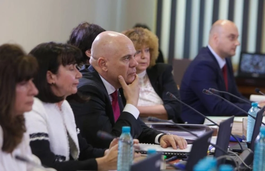 Шестима кадровици оттеглиха искането за отстраняване на Гешев