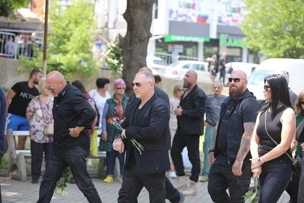 Златко Баретата дойде на погребението на Ангел Христов от Братя Галеви
