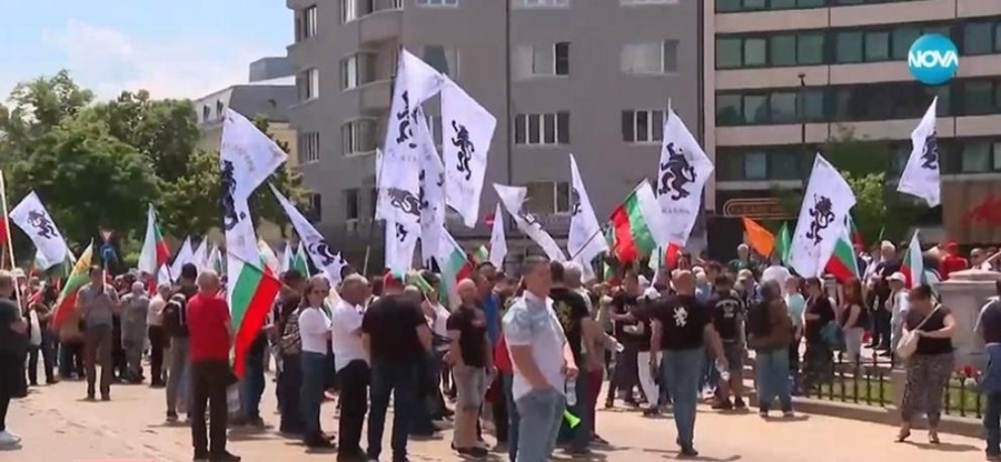 Възраждане и Левицата протестират срещу правителството