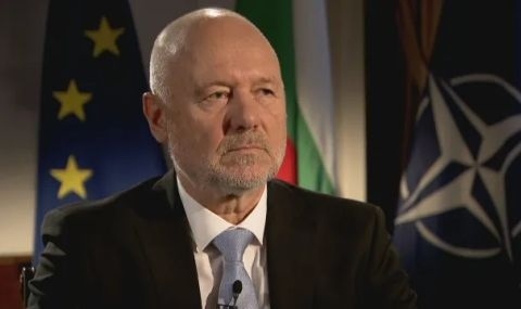 Тагарев: Няма да изпращаме наши военни в Украйна