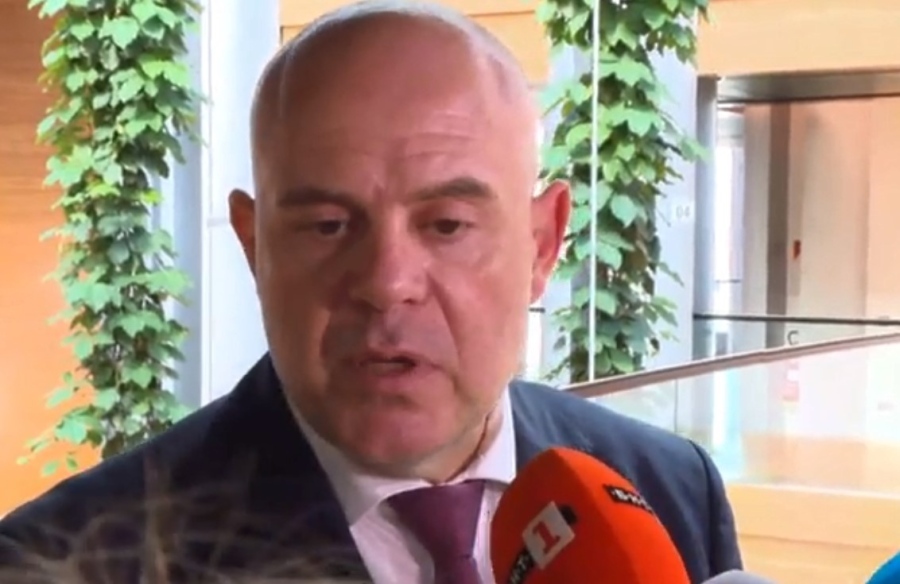 Гешев с първи коментар след освобождаването от ВСС: Ще изчакам решението на президента, ще говоря от България (ВИДЕО)