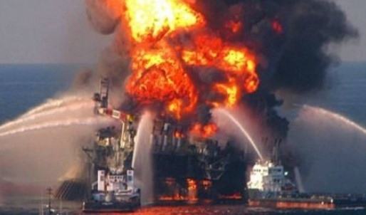 Експлозия на петролна платформа близо до черноморския дворец на Путин