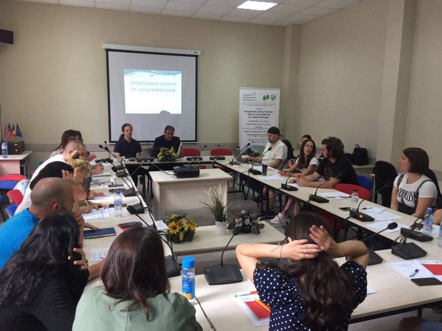 МОН ще финансира образователни медиатори за работа с рискови групи