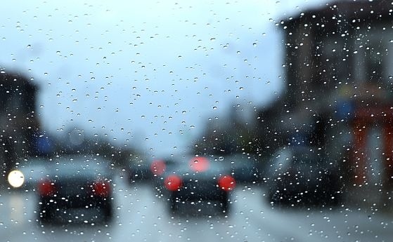 Три дни проливни дъждове в София, изпускат контролирано язовир Панчарево