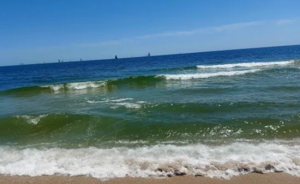 Министърът на туризма: Няма опасност за сезона заради язовира в Каховка