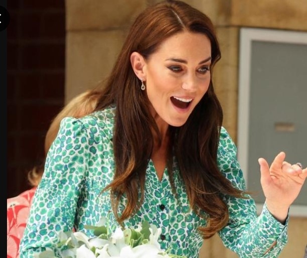 Дързък ход на Кейт Мидълтън: Облече леопардова рокля (СНИМКИ)