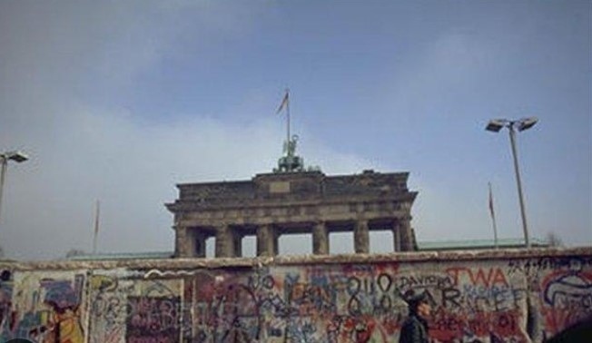 Откриха стар тунел за бягство под някогашната Берлинска стена