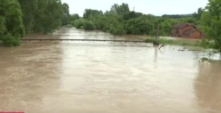 Водата се оттегля: Ситуацията в Северозапада се успокоява