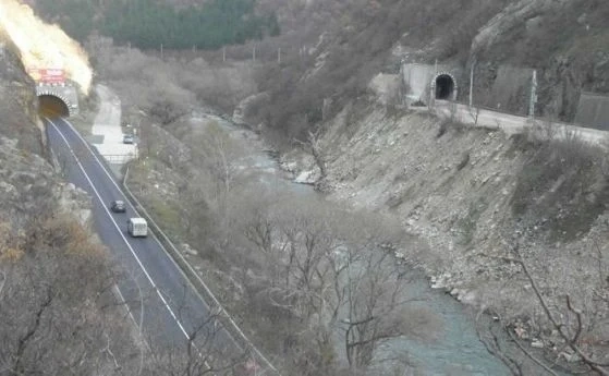 Жители на Кресненското дефиле с подписка в подкрепа на довършването на АМ Струма