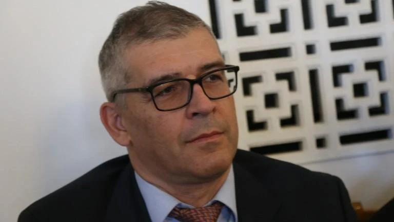 Шефът на НС ли спаси зам.-министър, дал 30М лв. без конкурс на борческа групировка