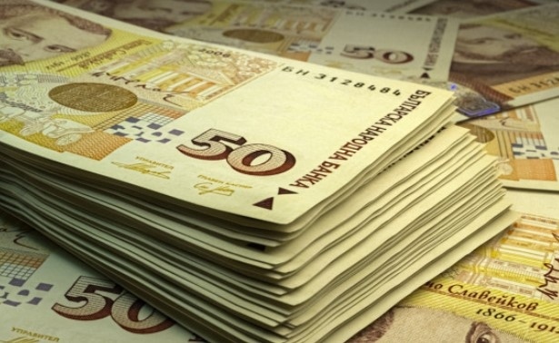 Синдикатите искат ръст на минималната заплата до 950 лв., работодателите и МФ са против