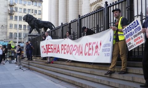 Протест срещу избора на Борислав Сарафов за временно изпълняващ функциите