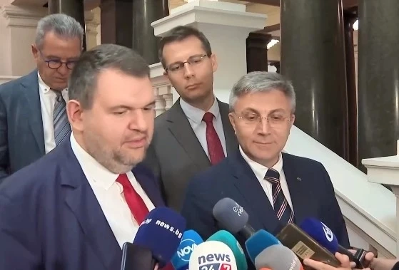 Пеевски напуска Конституционната комисия