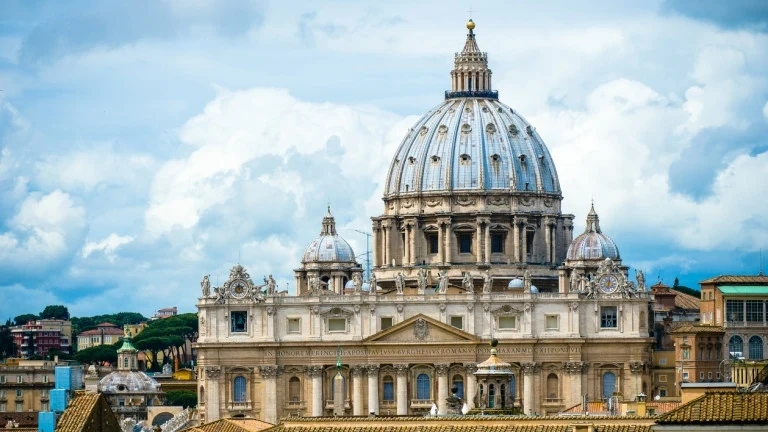 Светият престол: Мисията на кардинал Дзупи в Москва е да отвори път към мира
