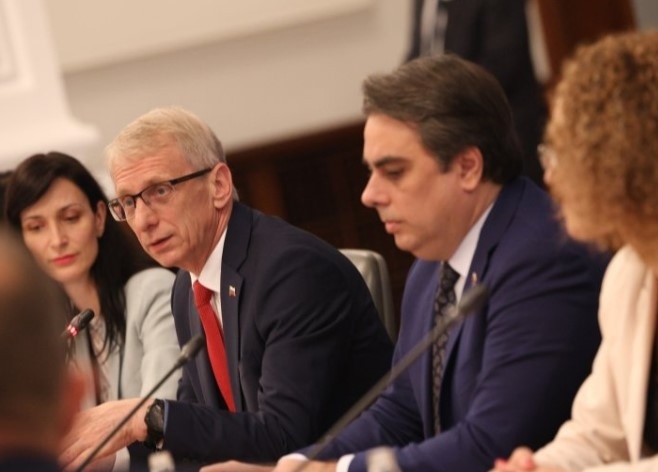 Добавки за най-бедните пенсионери и промяна при болничните в проекта на Бюджет 2024