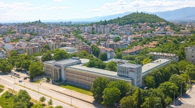 Утре е последният ден за записване в УХТ след първо класиране