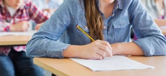 Заради ниските оценки: Обмислят промени в изпитния формат на матурите и Националното външно оценяване