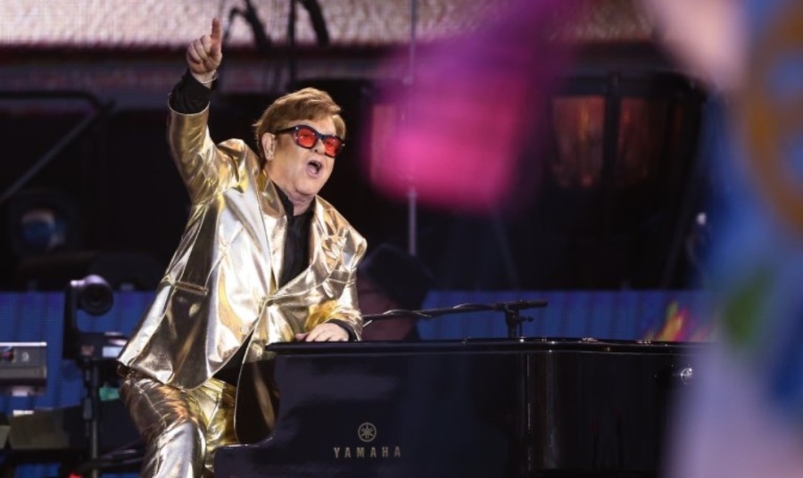 Сър Елтън Джон се сбогува с феновете си: Ще останете в главата, сърцето и душата ми