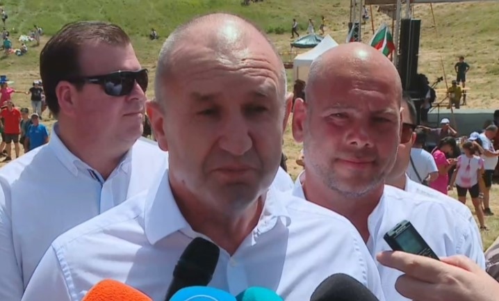 Радев: Украйна настоява да води тази война, но сметката се плаща от Европа