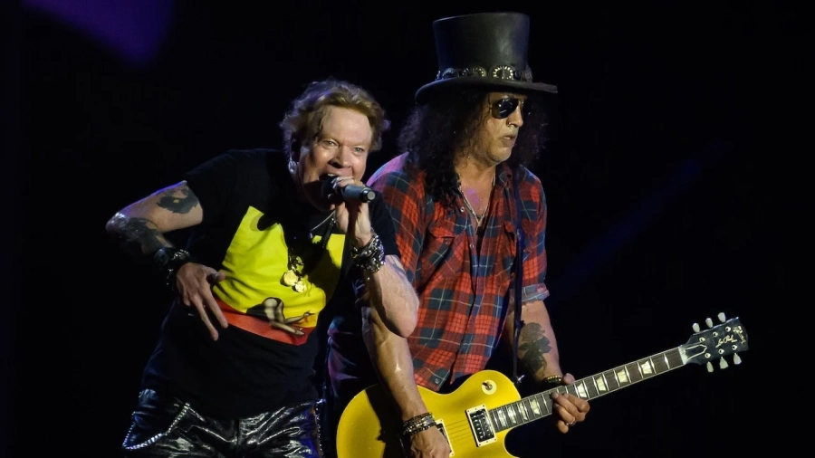 Заловиха българин с оръжие на концерта на Guns N\' Roses
