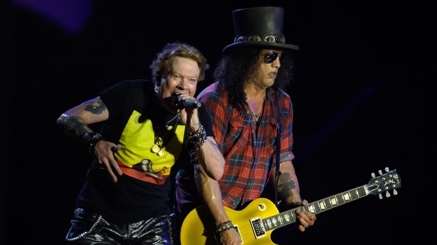 Заловиха българин с оръжие на концерта на Guns N\' Roses