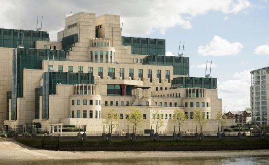 МИ-6 предлага на руснаците възможност да се включат в борбата срещу Путин