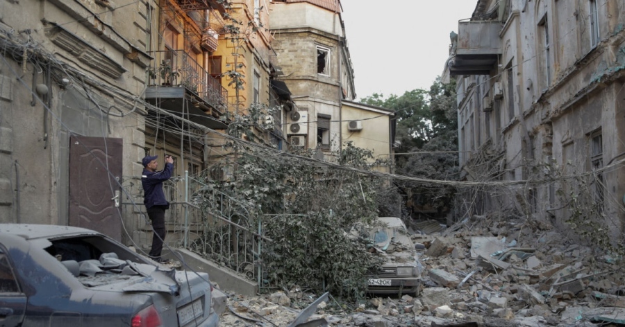 Загинал и ранени при среднощна руска атака в Одеса