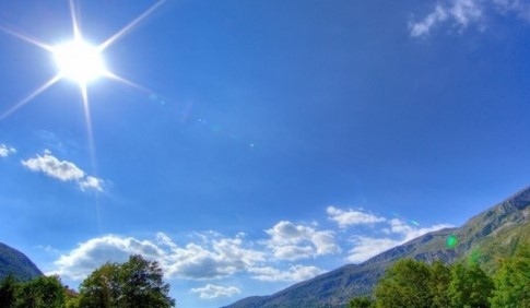 Днес слънчево с максимални температури между 32° и 37°