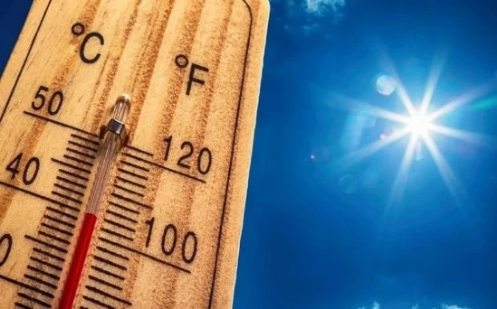 Днес слънчево и горещо с максимални температури между 37° и 42°