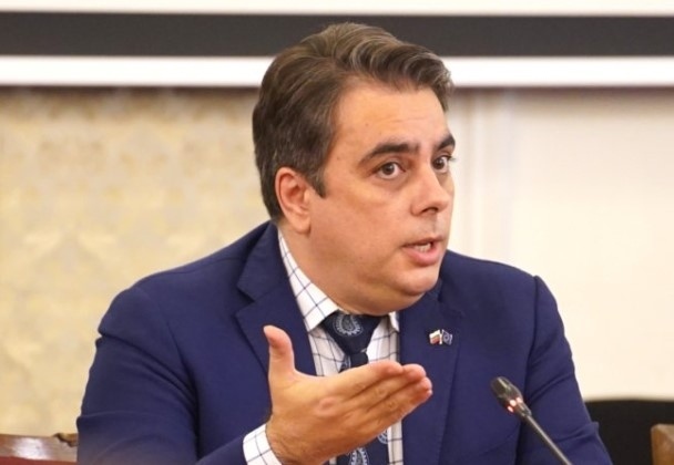 Асен Василев: Отнемането на концесията на Росенец трябва да е добре обмислено