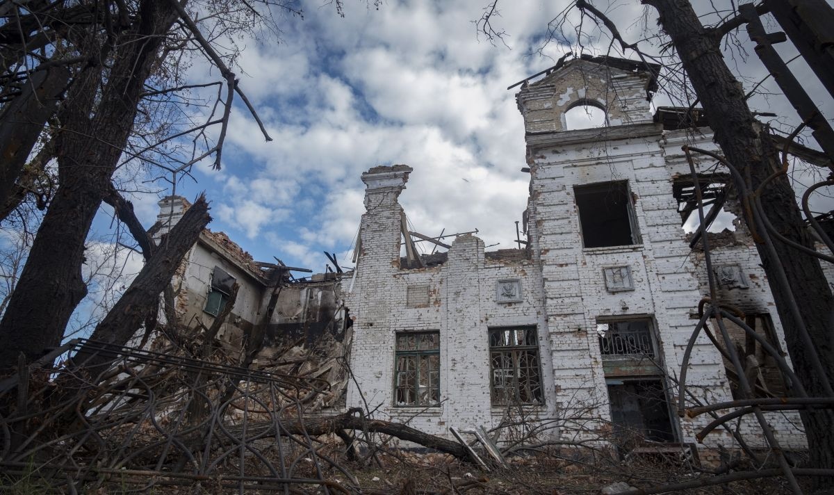 Руските войски са разрушили напълно 180 училища в Украйна Междувременно