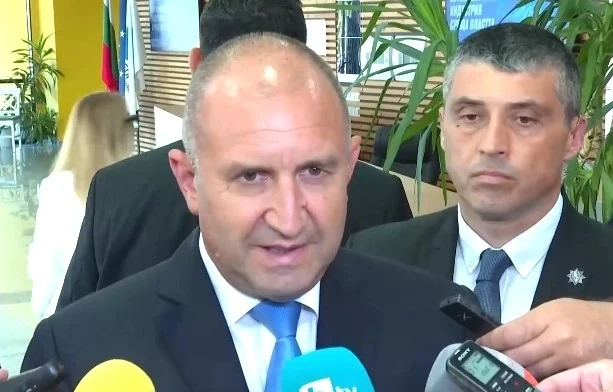 Радев: Готвените промени в Конституцията са юридически неграмотни и политически порочни 