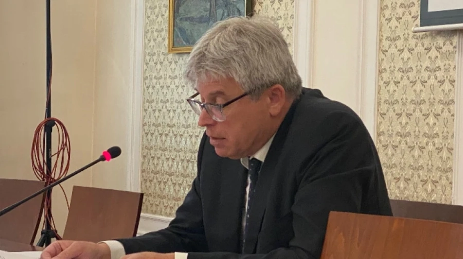 Единственият кандидат за управител на НЗОК не е декларирал фирма