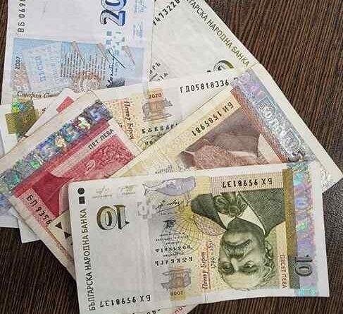 НС: Фирмите със 100 и повече служители задължително плащат заплатите по банков път