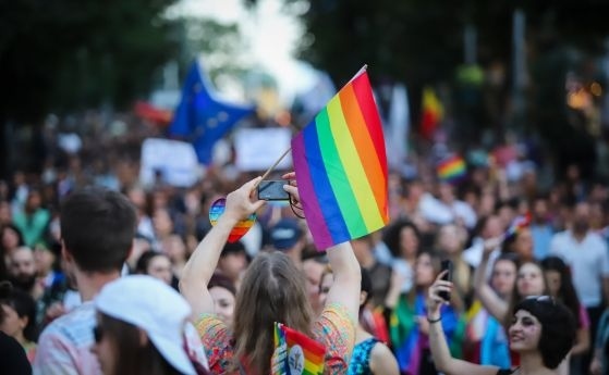 43% от българите са толерантни към ЛГБТИ хората, 46% – не  