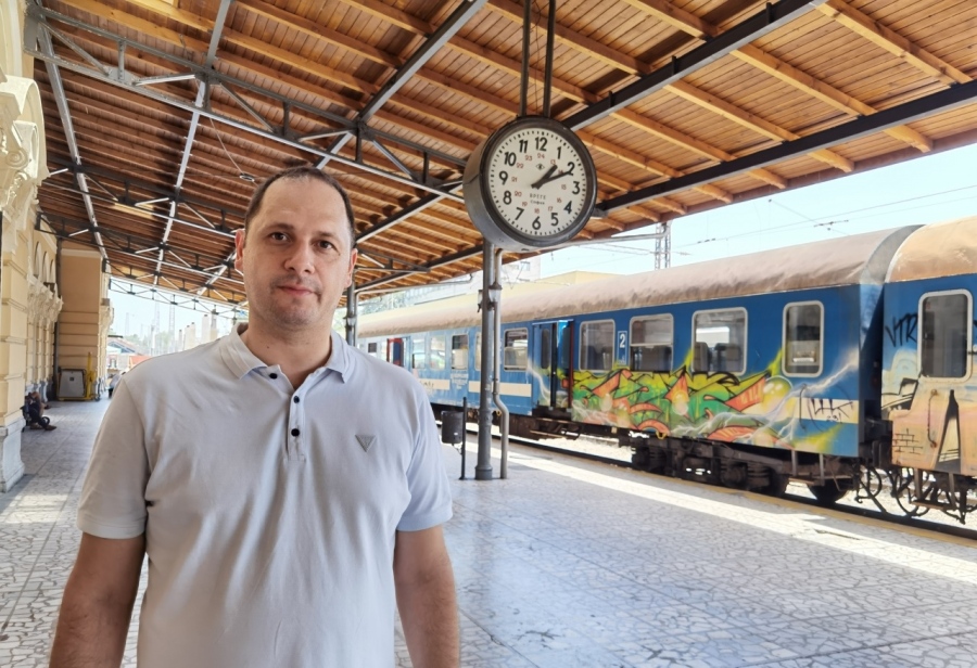 Експеримент: Петър Витанов се вози във влака - жега, мръсни вагони, липса на течаща вода