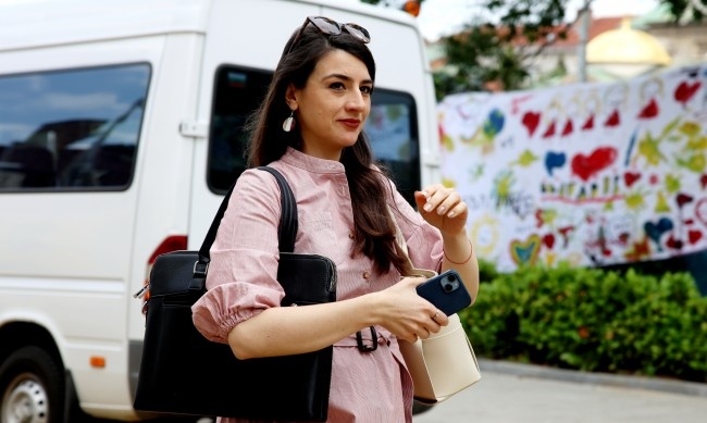 Лена Бориславова: Цяла седмица Делян Добрев клати кабинета  