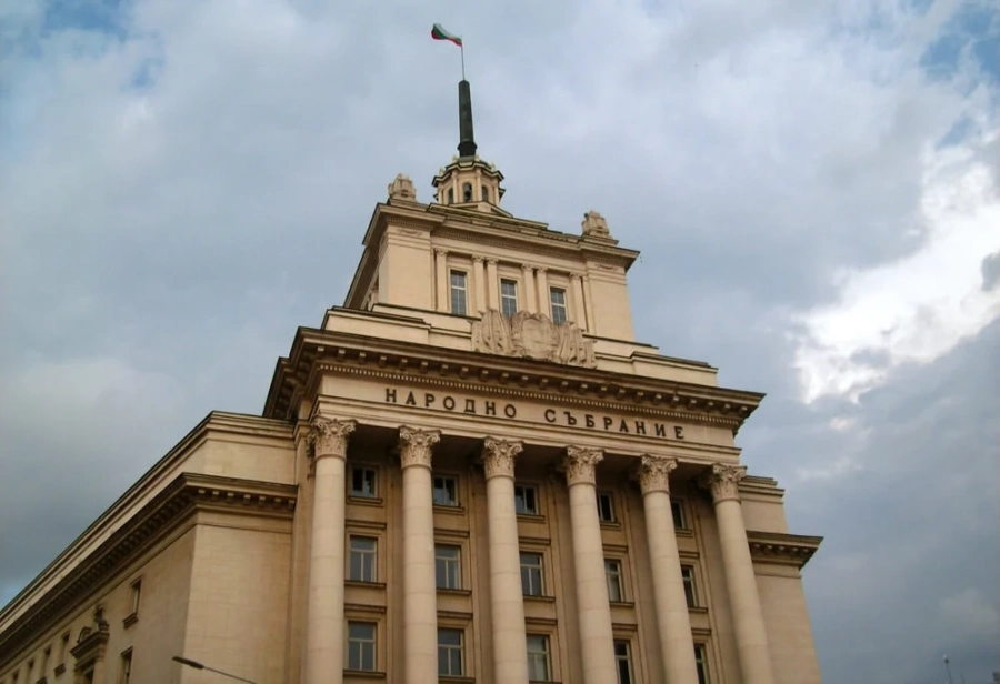 От есента депутатите се местят в бившия партиен дом