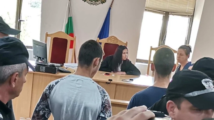 Близнаците от Цалапица остават постоянно в ареста, протестите не секват