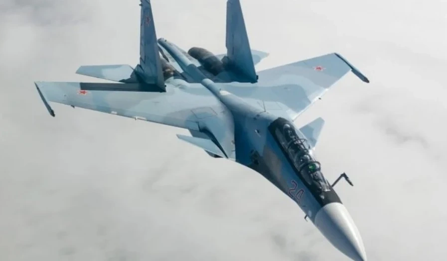Москва е вдигнала изтребител Су-30 над Черно море
